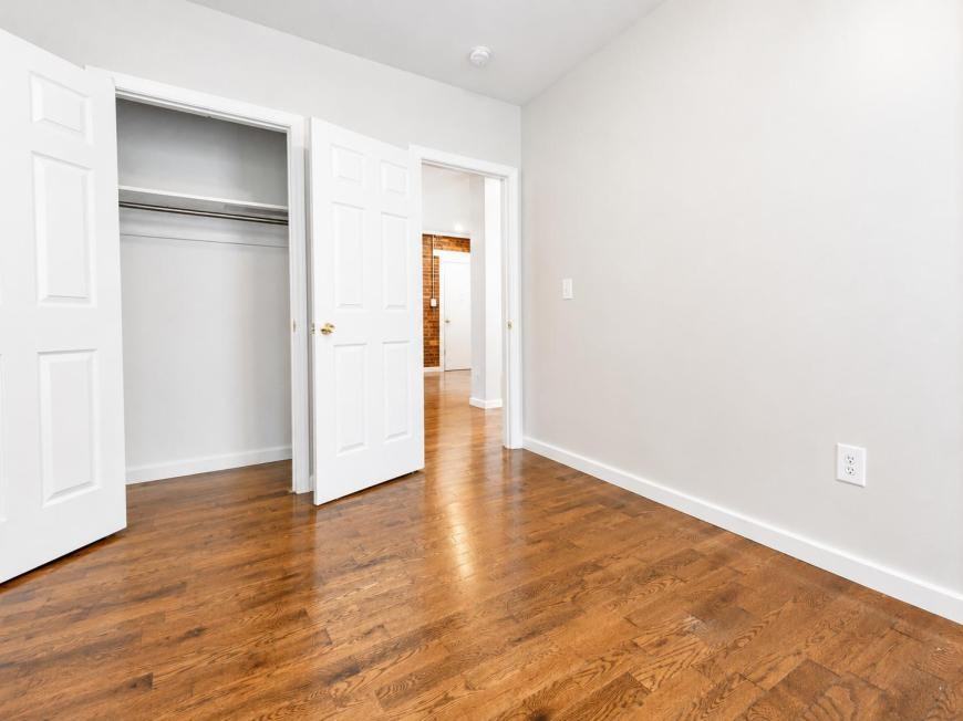 117 Post Ave - Photo 6 of 10