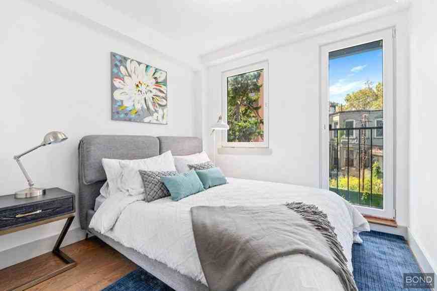 894 New York Ave - Photo 4 of 8