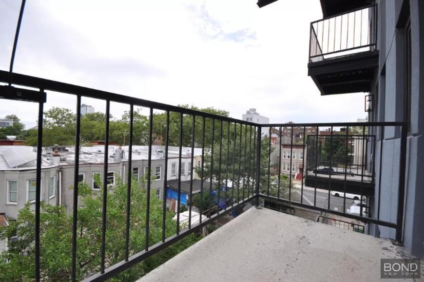 894 New York Ave - Photo 7 of 8