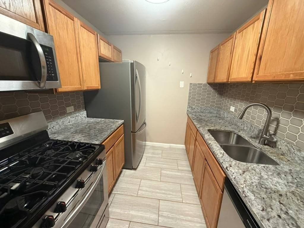 281 Shorewood Dr #21GA - Photo 3 of 9