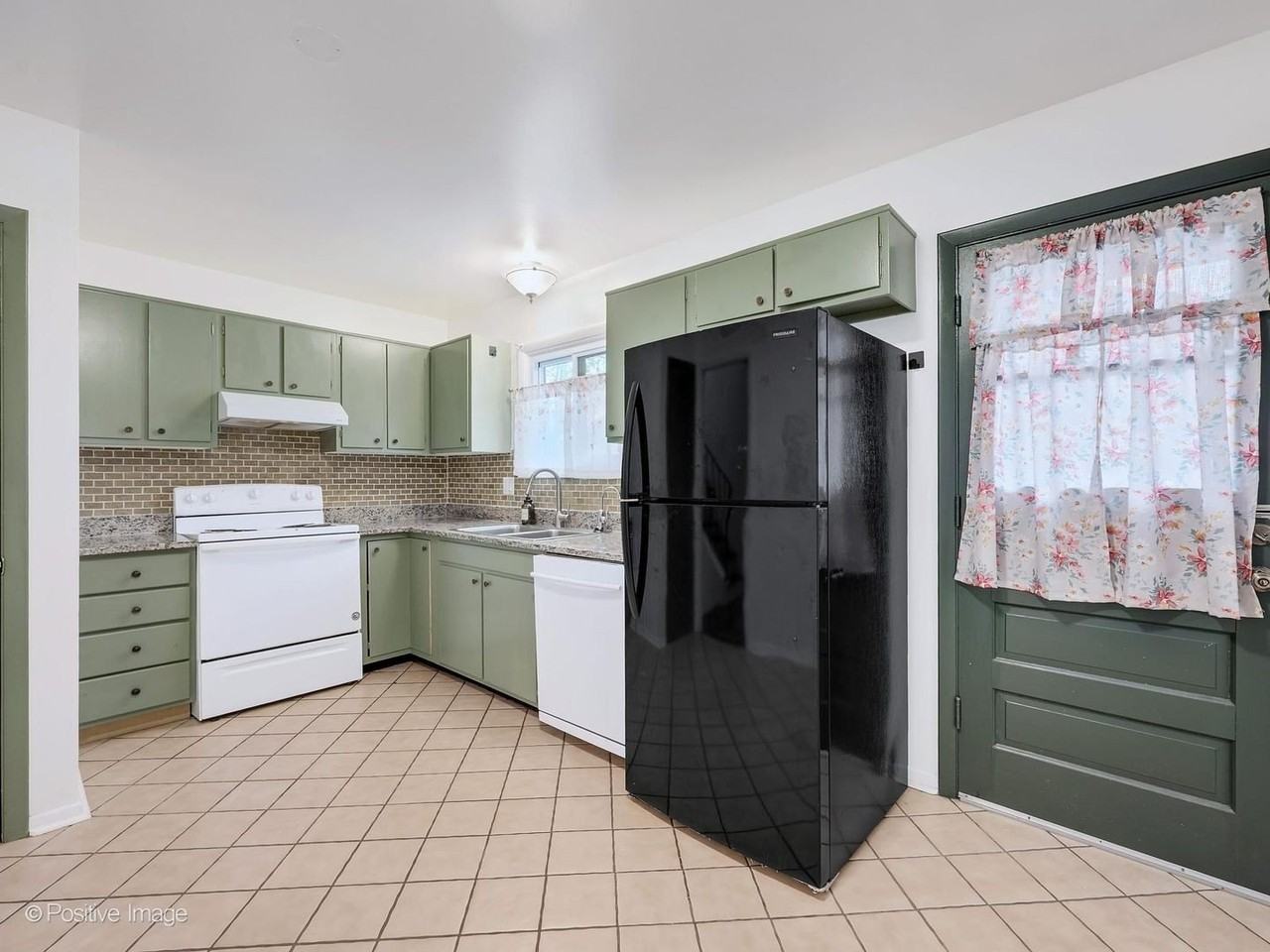 229 S Milton Ave - Photo 7 of 20