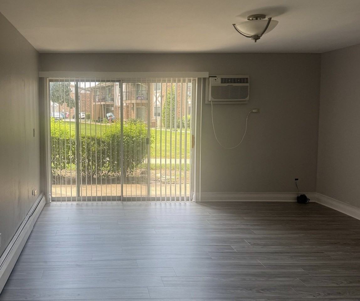 9S070 Joliet Rd #102 - Photo 2 of 13