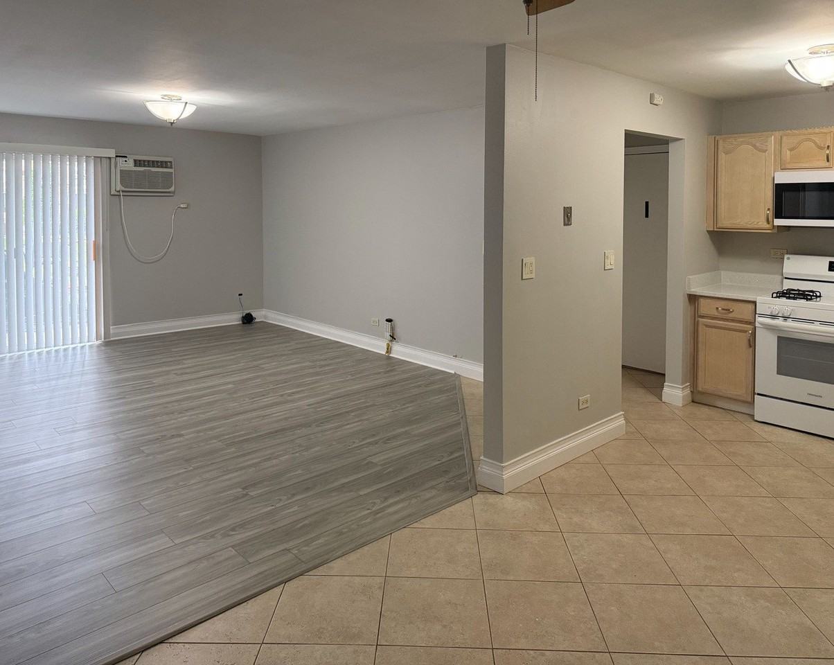 9S070 Joliet Rd #102 - Photo 3 of 13