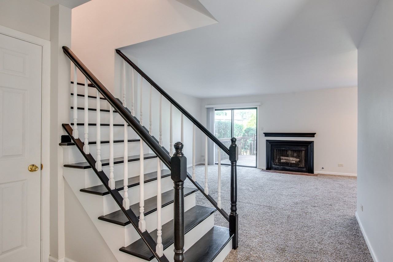889 Heatherbrook Ct - Photo 3 of 18