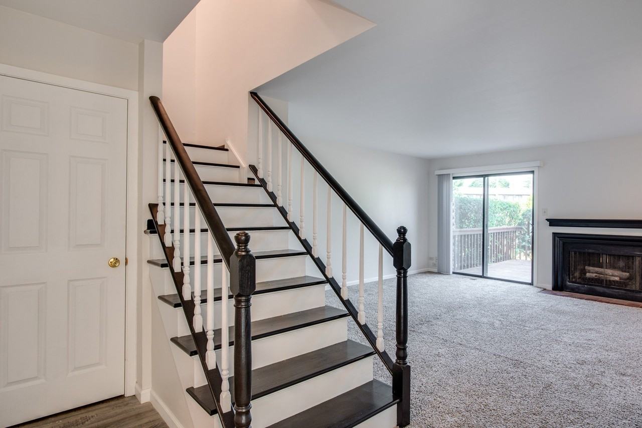 889 Heatherbrook Ct - Photo 4 of 18