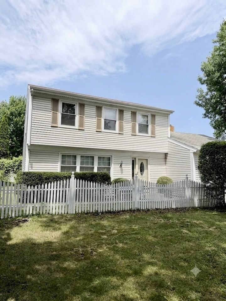 10 Mayflower Rd - Photo 2 of 22