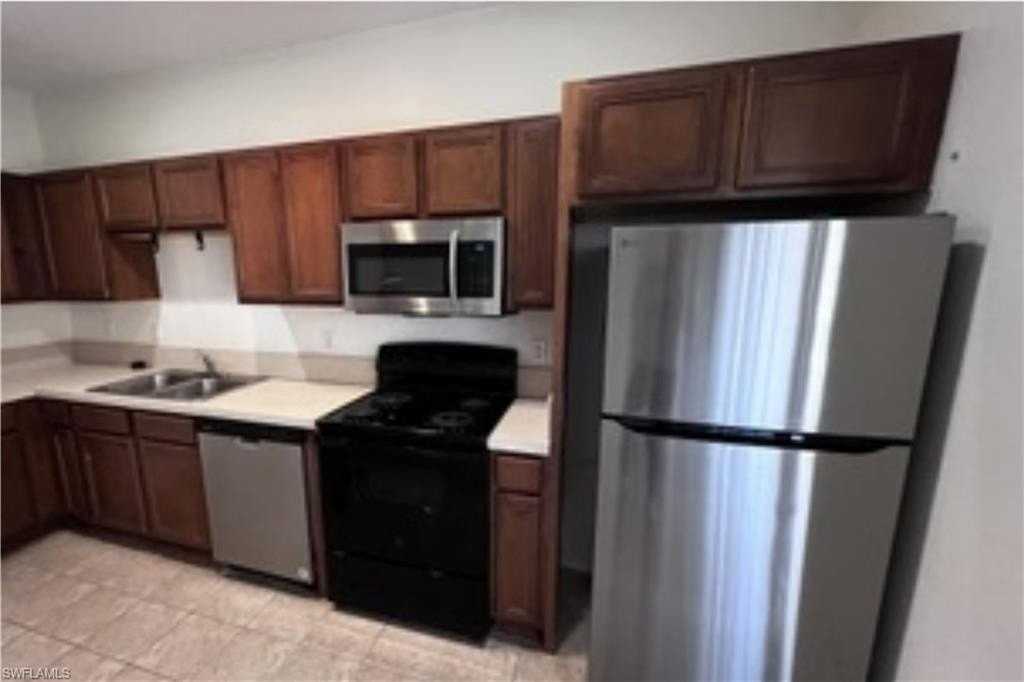 17533 Laurel Grove Ct - Photo 2 of 15