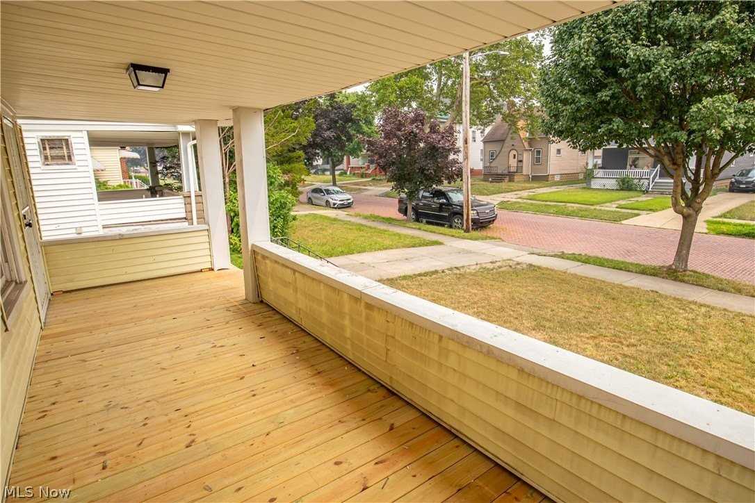 9105 Bancroft Ave - Photo 4 of 32