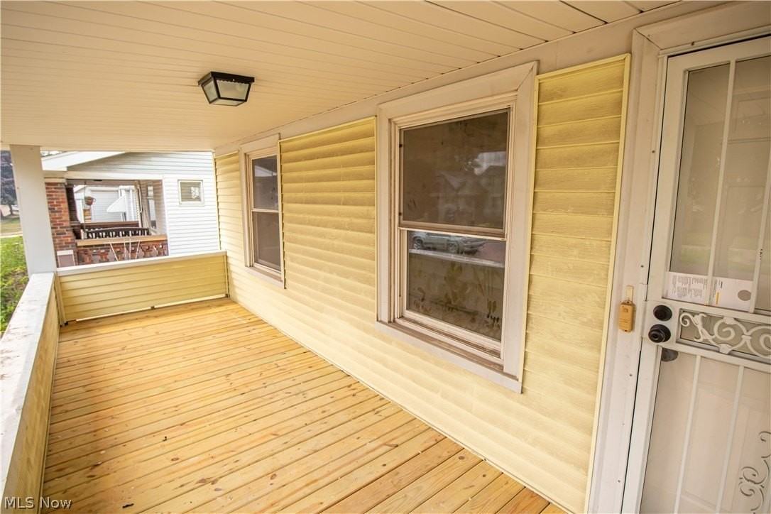 9105 Bancroft Ave - Photo 5 of 32