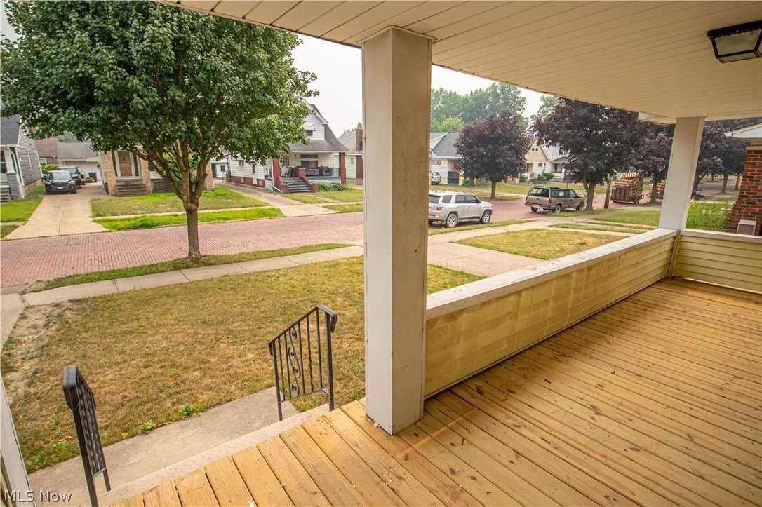 9105 Bancroft Ave - Photo 6 of 32