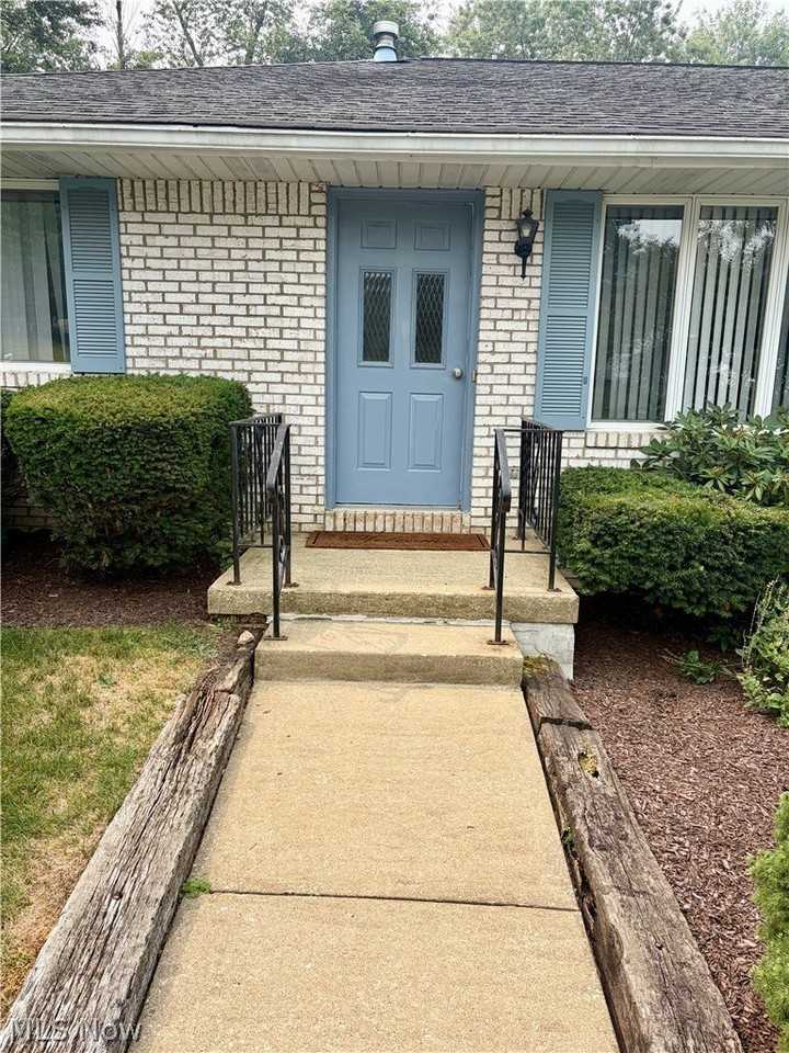6218 Island Dr Nw - Photo 3 of 39