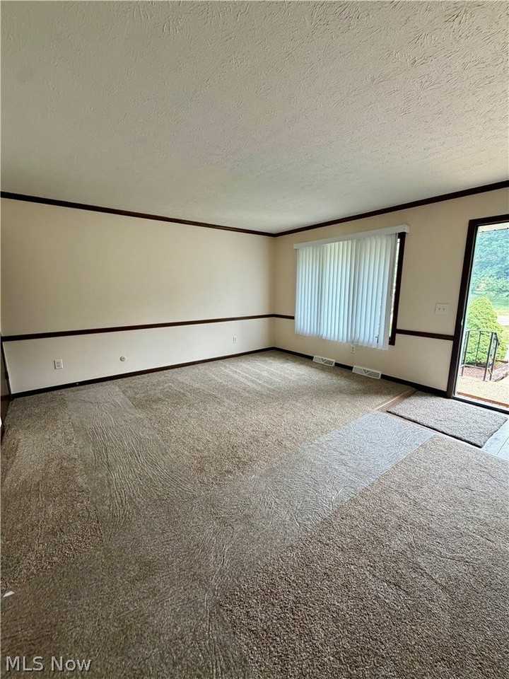 6218 Island Dr Nw - Photo 5 of 39