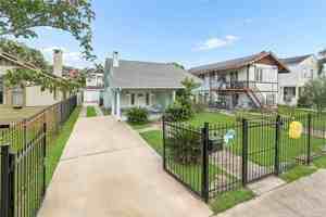 featured image of 2831 Calhoun St
