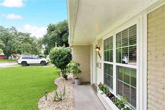 6227 Brunswick Ct - Photo 3 of 17