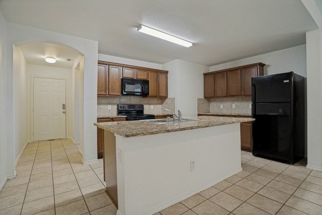 1106 Nickel St - Photo 2 of 19