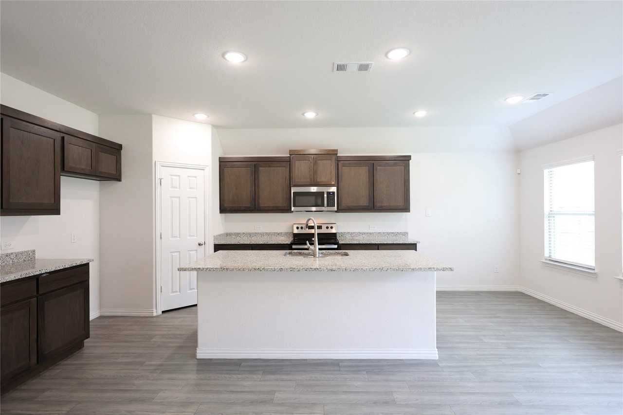 4012 Mockingbird Ln - Photo 6 of 26