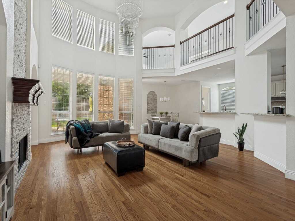 729 Driftwood Dr - Photo 4 of 25