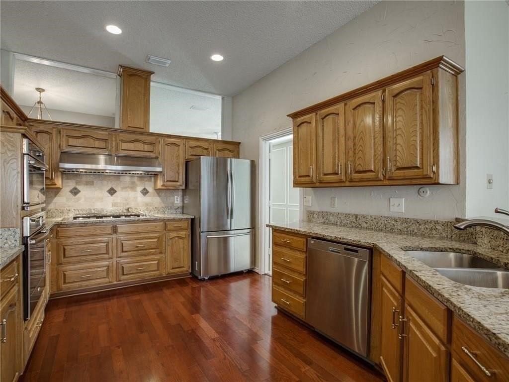 2810 Scarborough Ct - Photo 4 of 8