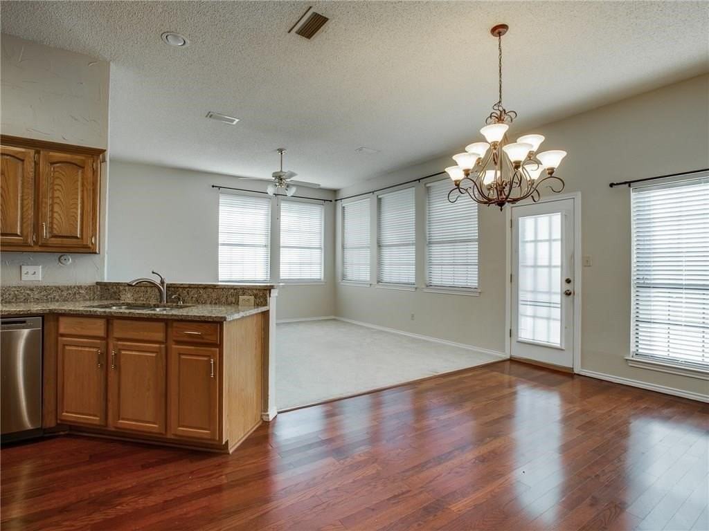 2810 Scarborough Ct - Photo 5 of 8