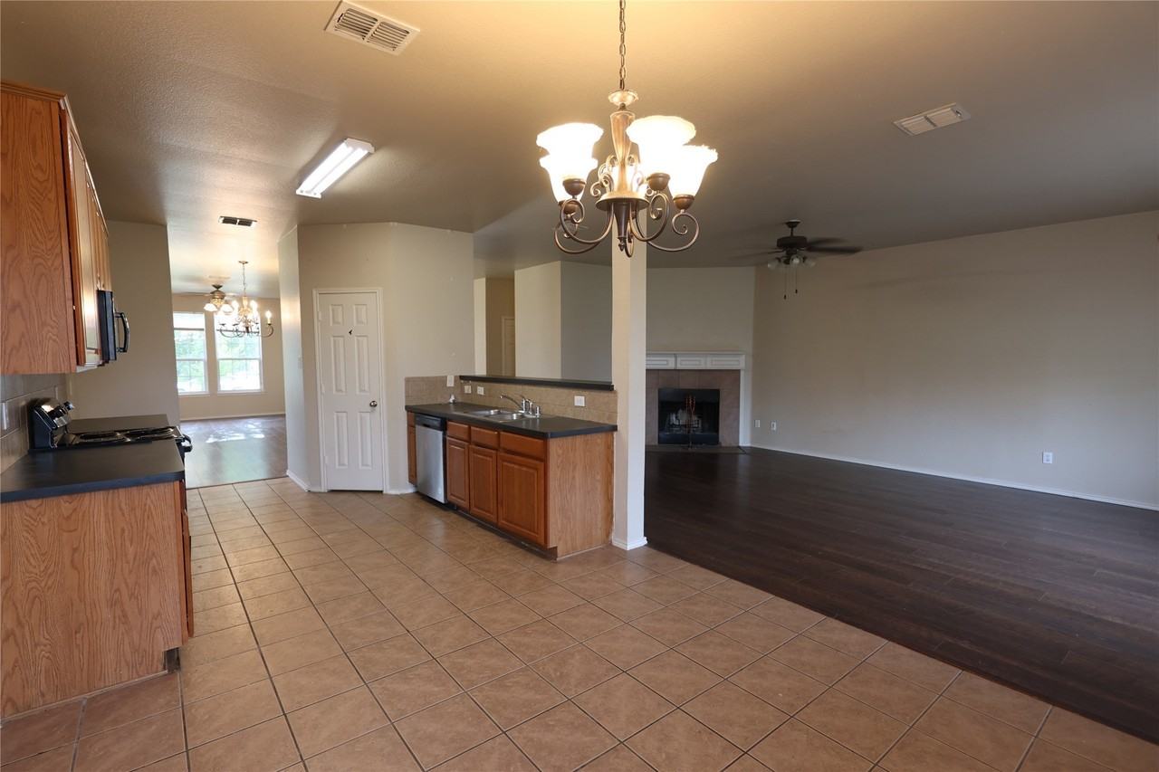 1411 Bankston Dr