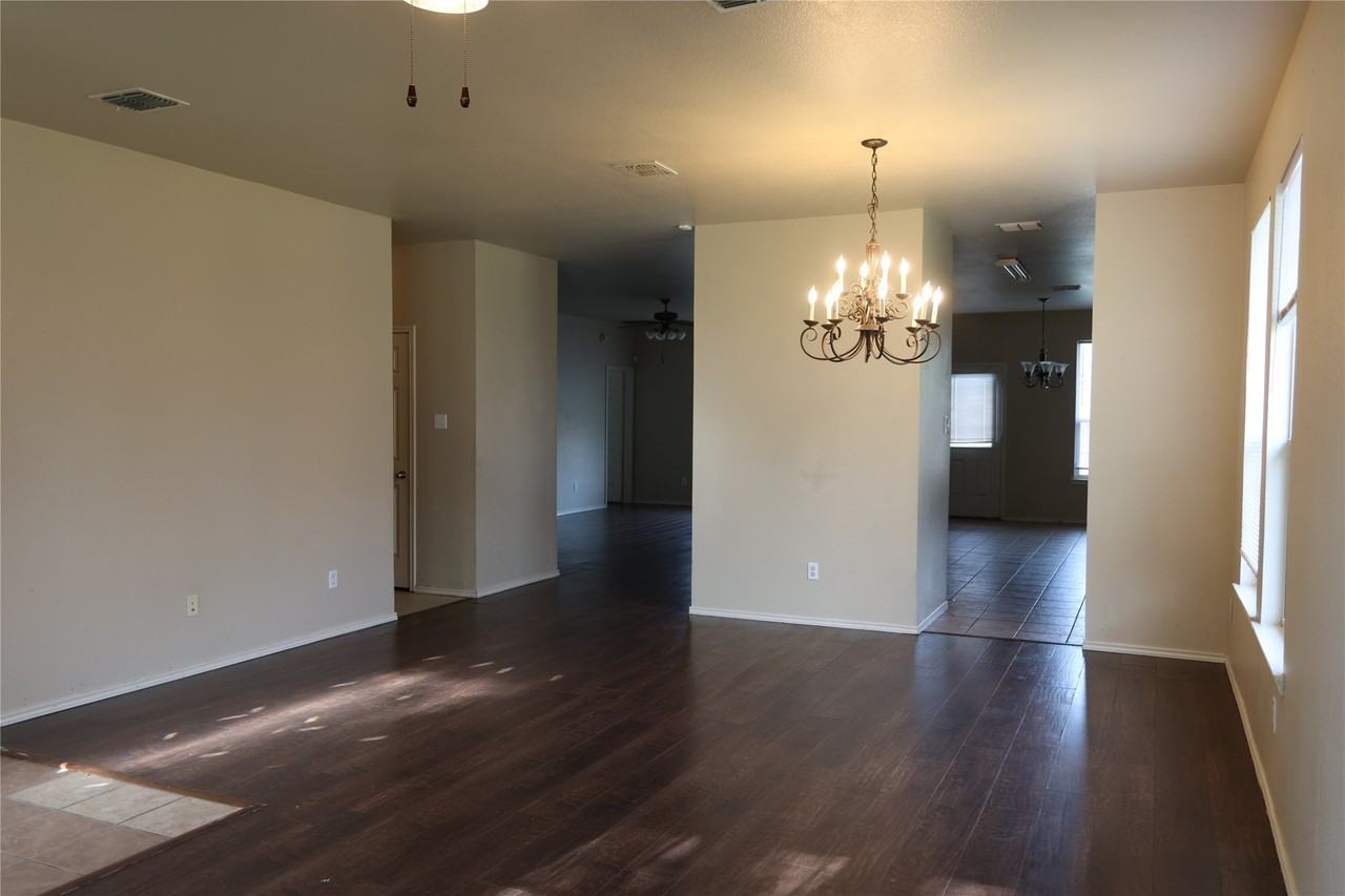 1411 Bankston Dr - Photo 3 of 16