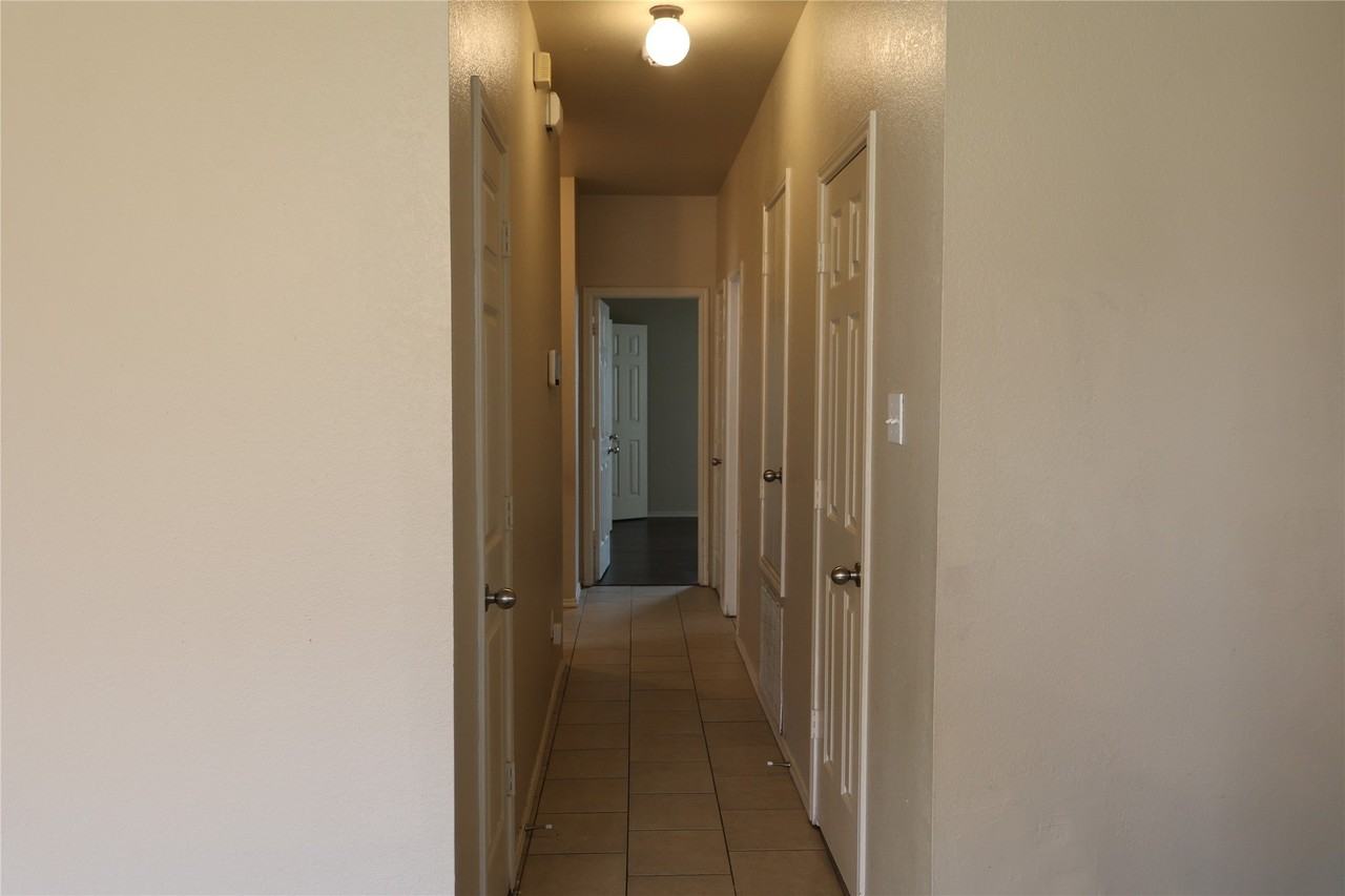 1411 Bankston Dr - Photo 4 of 16
