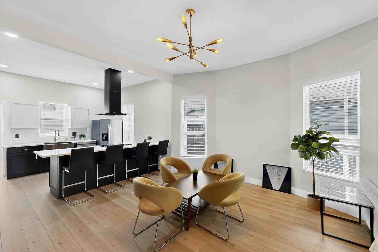 712 W 8th St - Photo 4 of 19