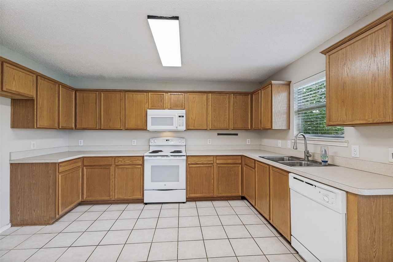 9812 Coolidge Dr - Photo 5 of 12