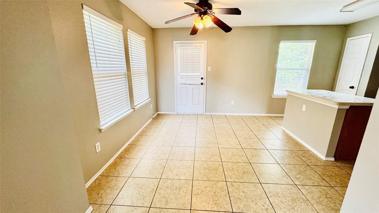 604 International Dr - Photo 2 of 11