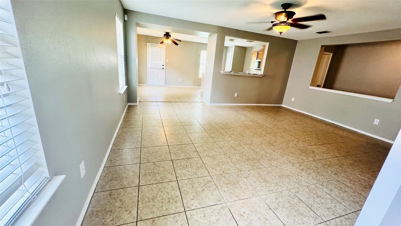 604 International Dr - Photo 5 of 11