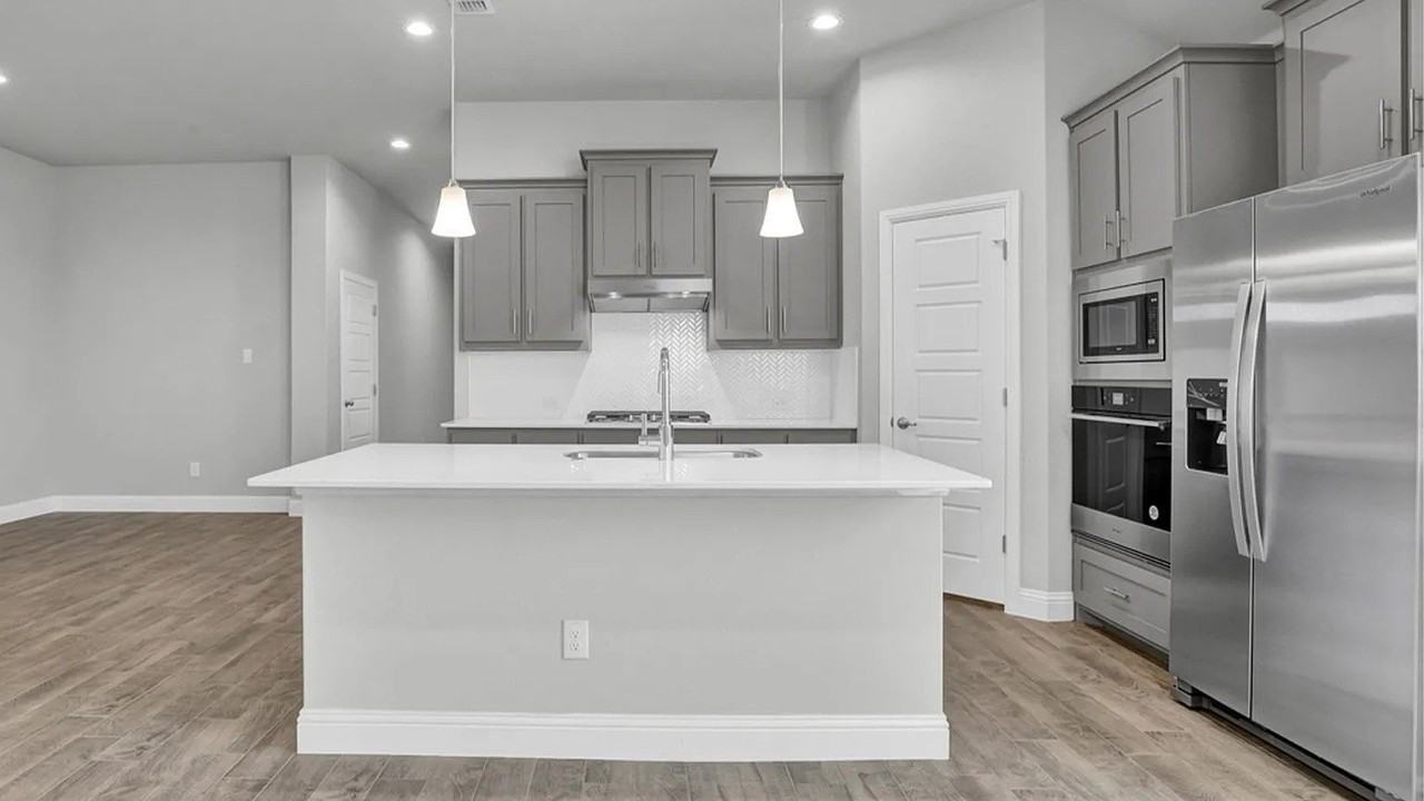 1717 Sparrow St - Photo 3 of 20