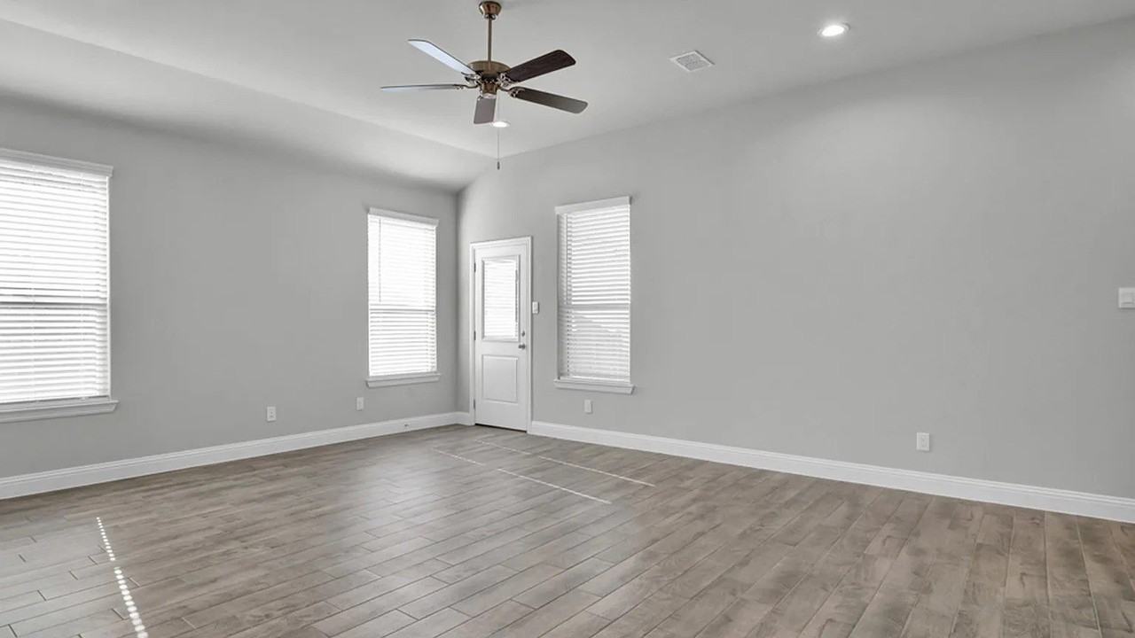 1717 Sparrow St - Photo 7 of 20