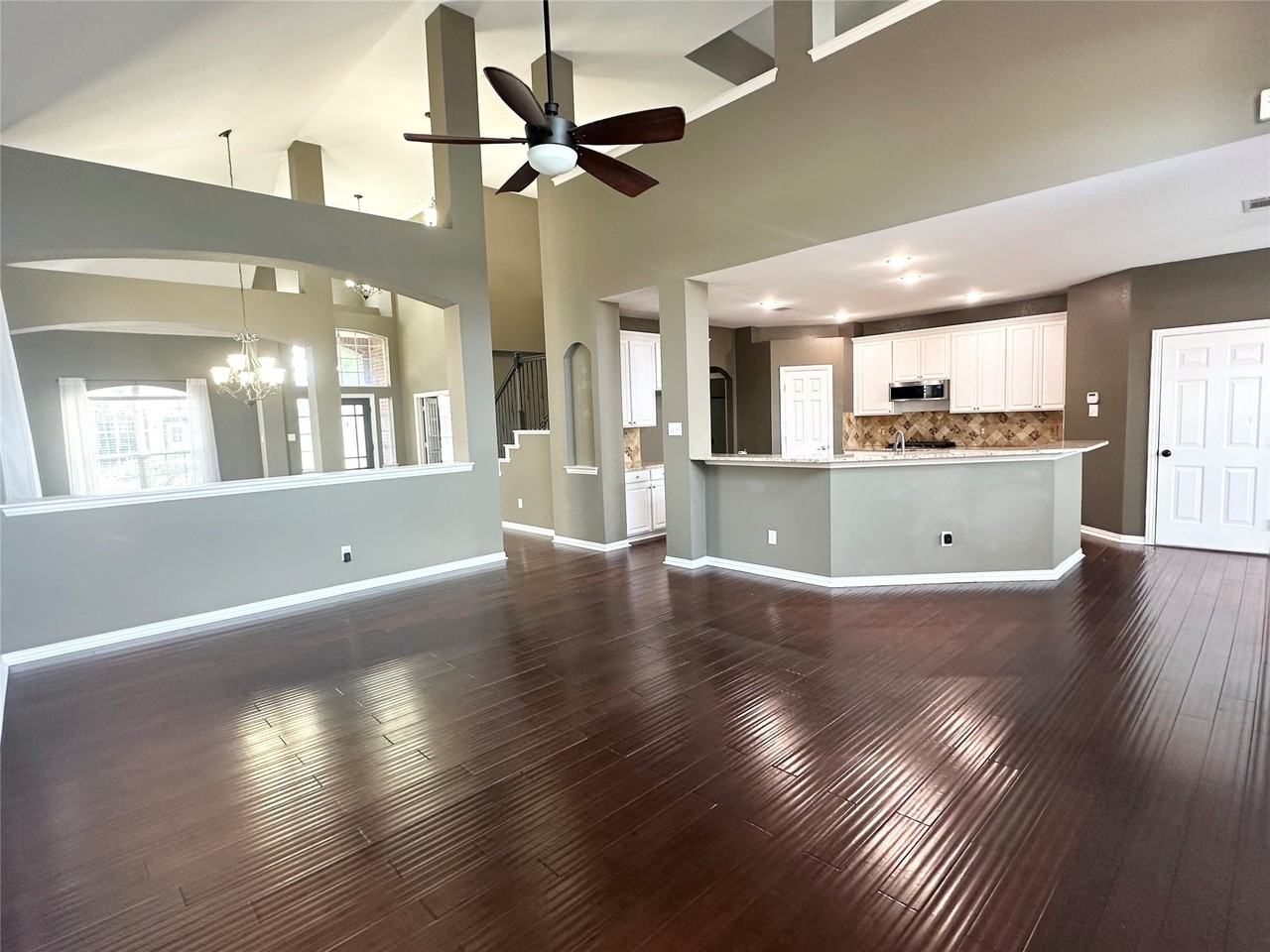 806 Cascades Dr - Photo 7 of 37