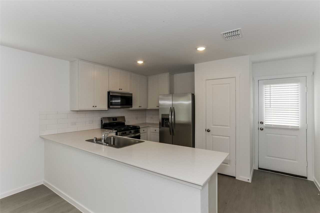 15237 Rangeland Rd - Photo 2 of 24