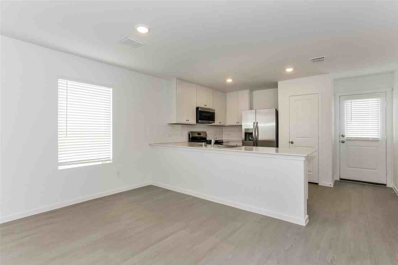 15237 Rangeland Rd - Photo 4 of 24