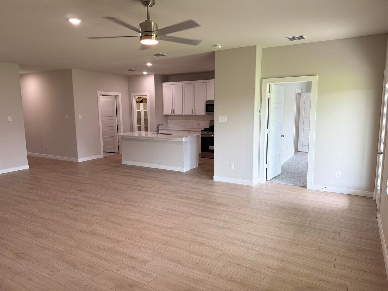 986 Olive Dr - Photo 2 of 20