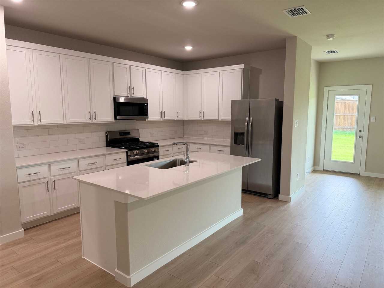 986 Olive Dr - Photo 4 of 20