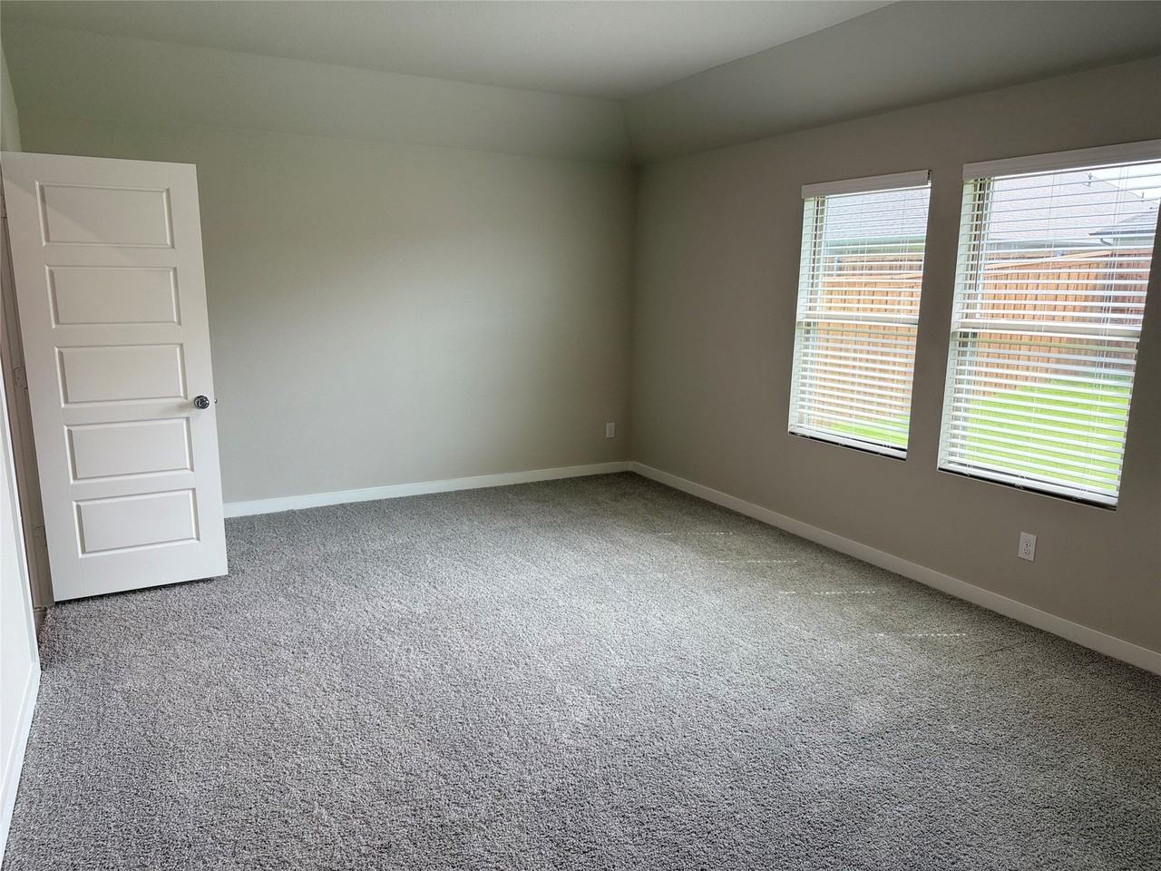 986 Olive Dr - Photo 6 of 20
