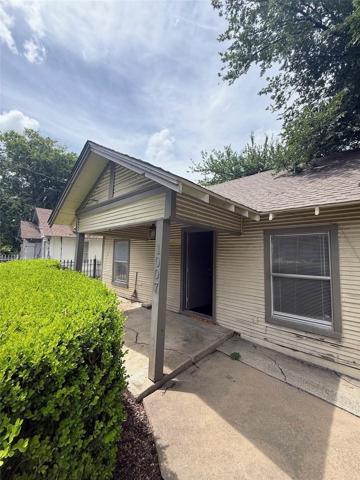 1007 W Clarendon Dr - Photo 3 of 14