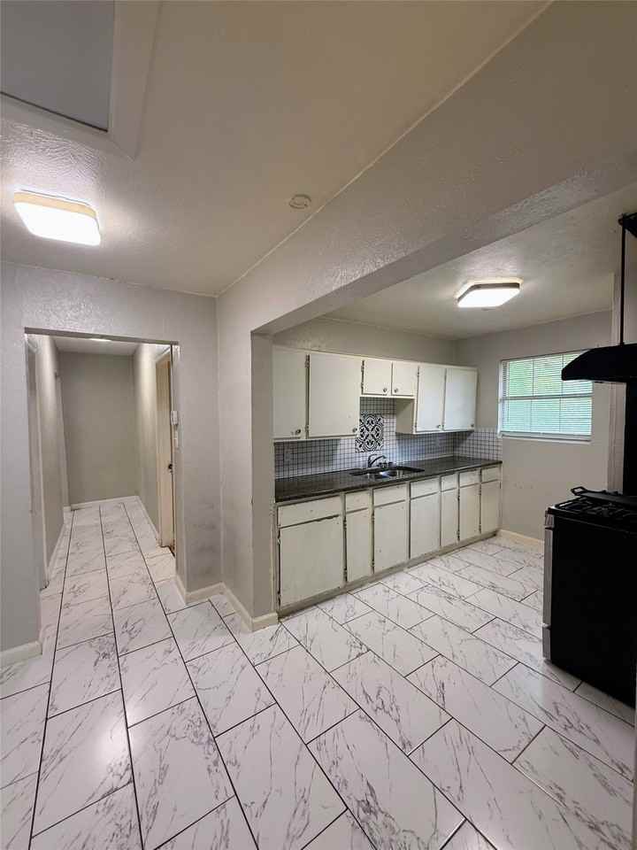 1007 W Clarendon Dr - Photo 6 of 14