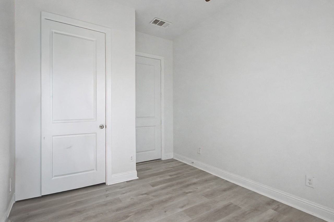 523 Paddock Way - Photo 4 of 30