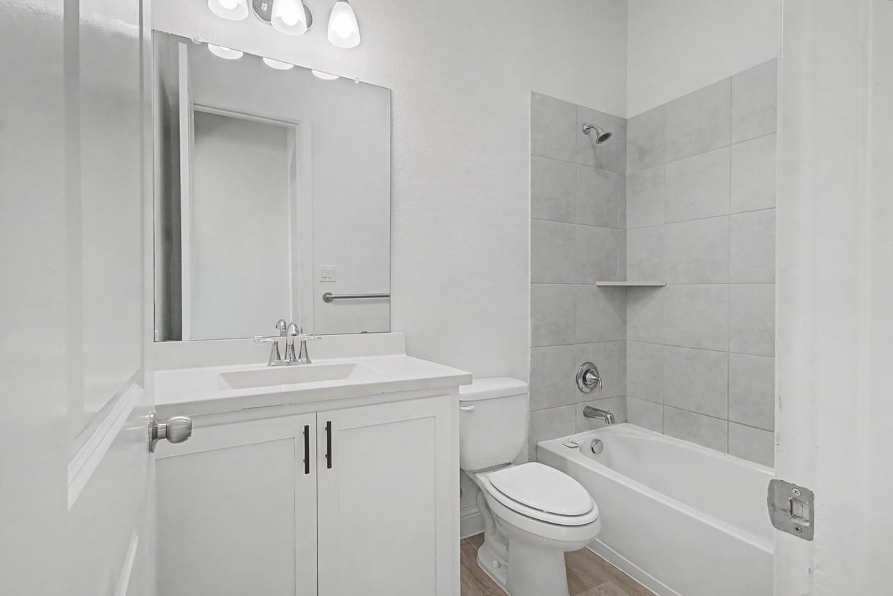523 Paddock Way - Photo 5 of 30
