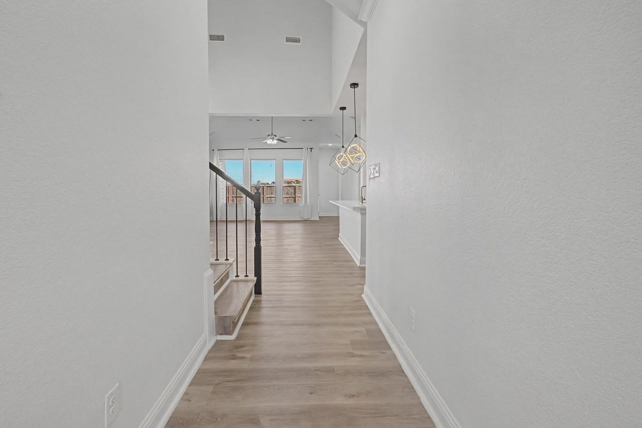523 Paddock Way - Photo 6 of 30
