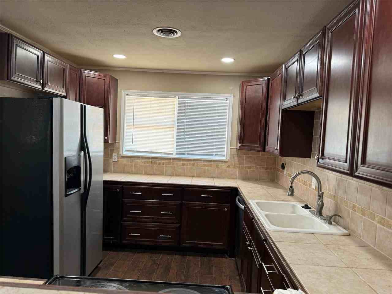 2518 Bennett Dr - Photo 4 of 24