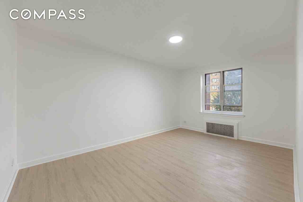 7610 34th Ave #2H - Photo 4 of 9