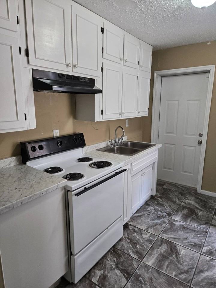 1222 Coleman St - Photo 3 of 9