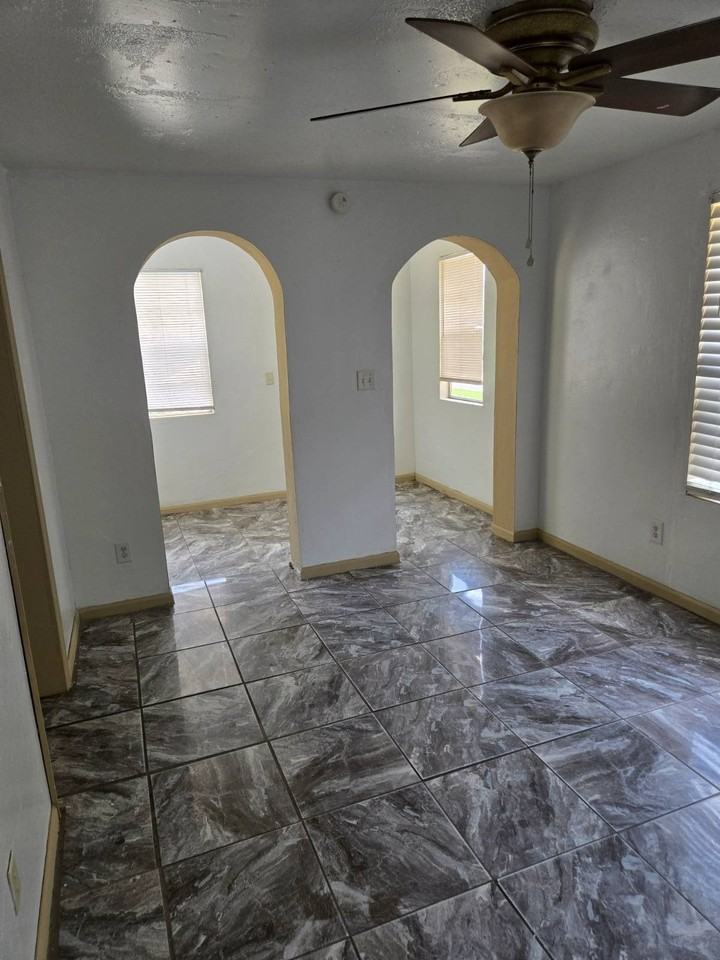 1222 Coleman St - Photo 6 of 9