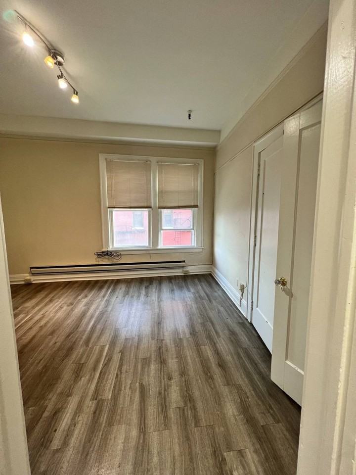 132 Jay St #5 - Photo 4 of 5