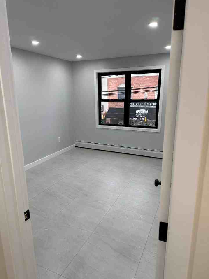 206 Bedford Ave - Photo 2 of 5