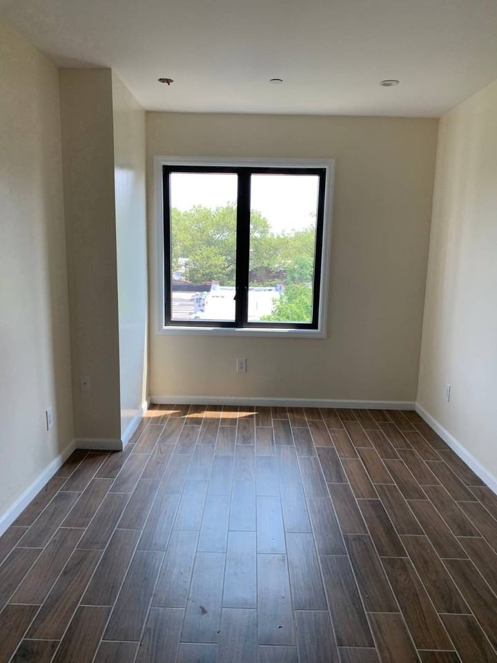 719 Snediker Ave - Photo 3 of 13